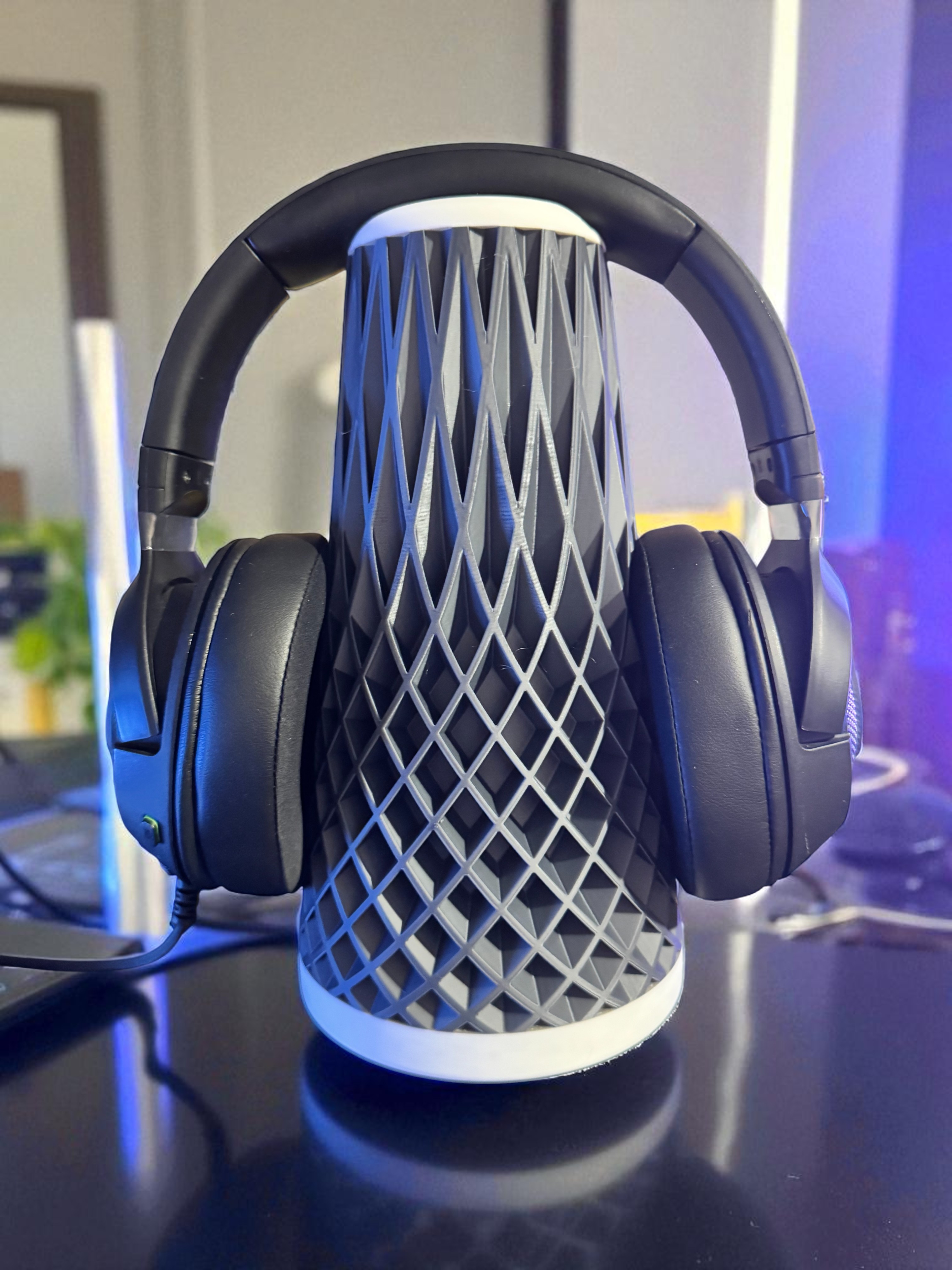 GEOMETRIC HEADPHONE STAND – The Art of Sound